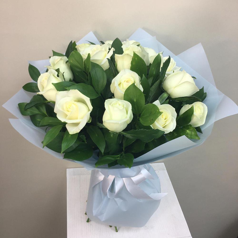 Букет 15 Белых роз Проуд в Емельяново