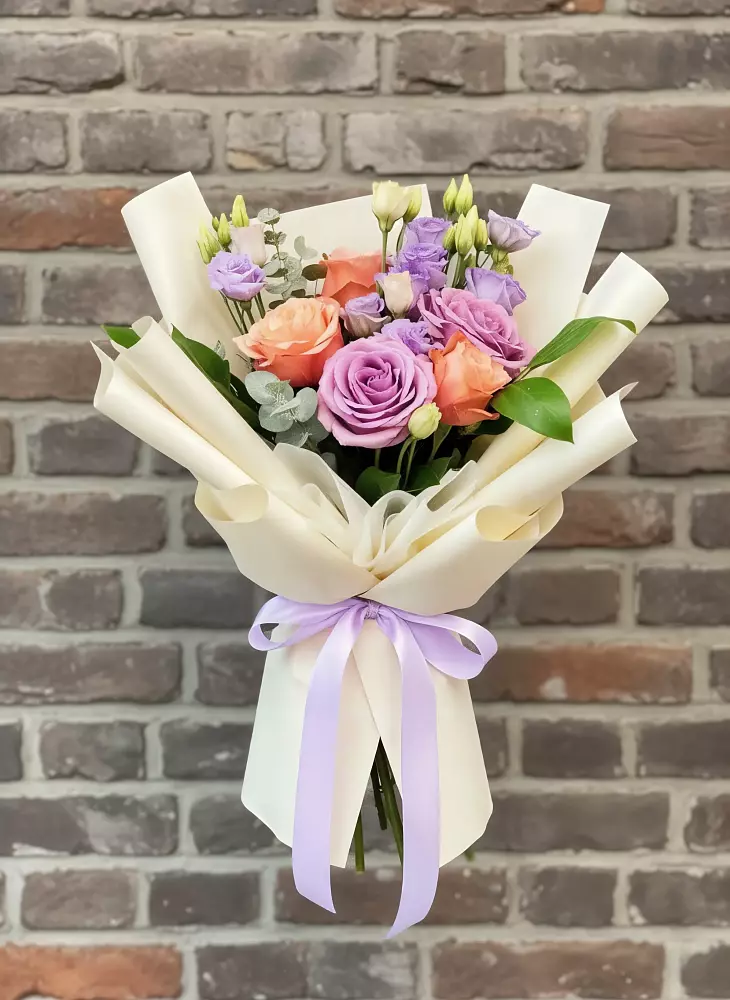 Букет цветов из: Лизиантусы и Розы в Емельяново