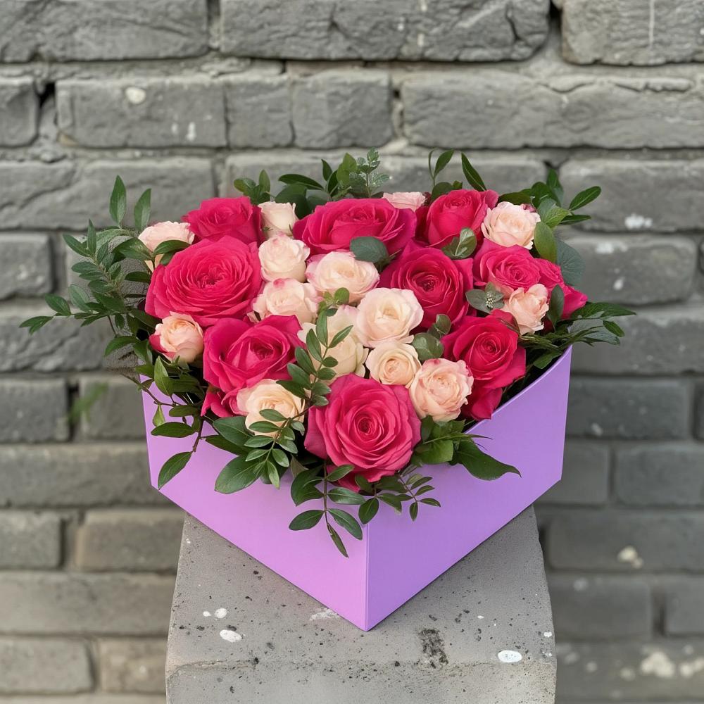 Цветочная композиция из Розы в коробке в Емельяново