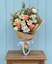 Букет цветов из:  Альстромерии, Лизиантусы, Розы и Хризантемы в Емельяново