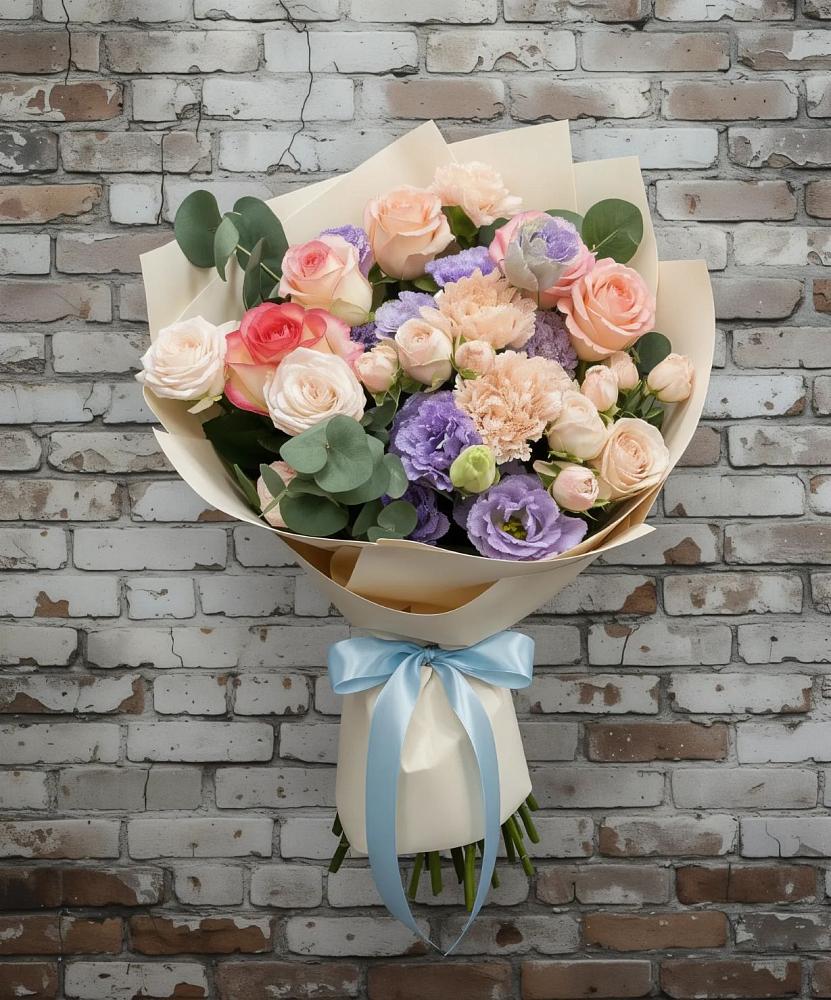 Букет цветов из: Розы, Лизиантусы и Гвоздики в Емельяново