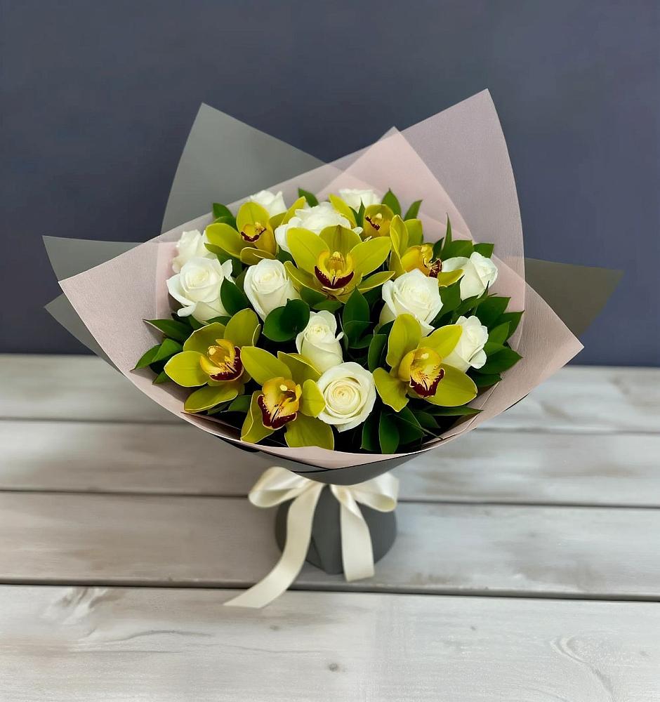 Букет цветов из: Орхидеи и Розы в Емельяново