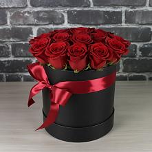 Цветочная композиция из Розы в шляпной коробке в Емельяново