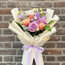 Букет цветов из:  Лизиантусы и Розы в Емельяново