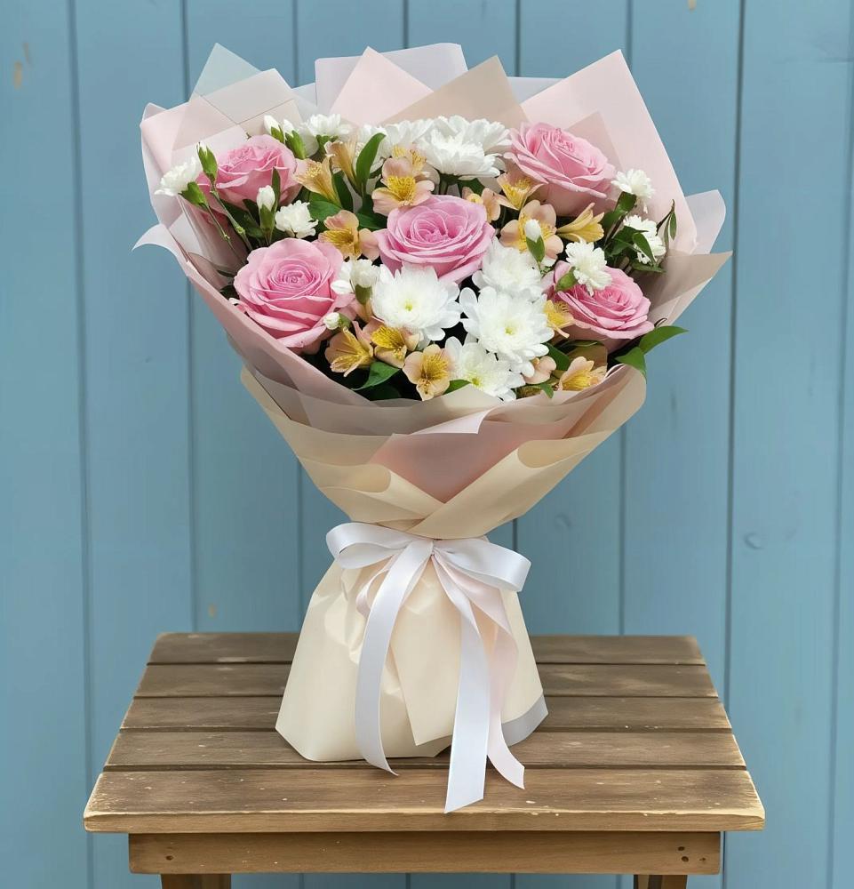 Букет цветов из: Гвоздики, Орхидеи и Розы в Емельяново