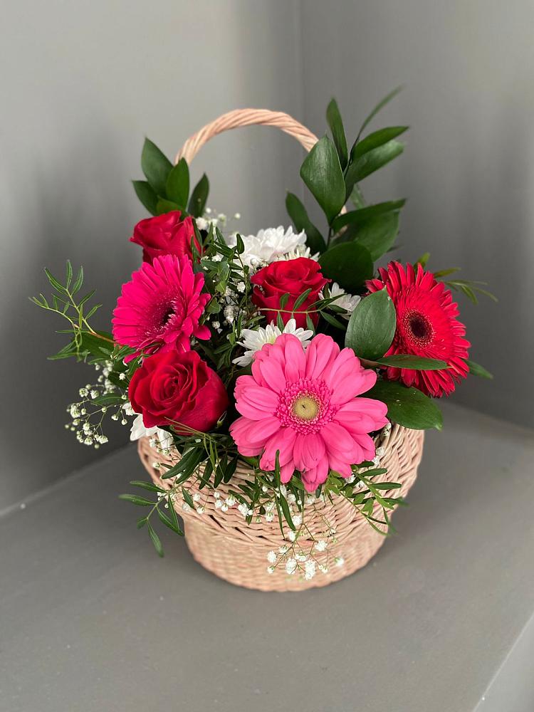 Цветочная композиция из Розы, Хризантемы и Герберы в корзине в Емельяново