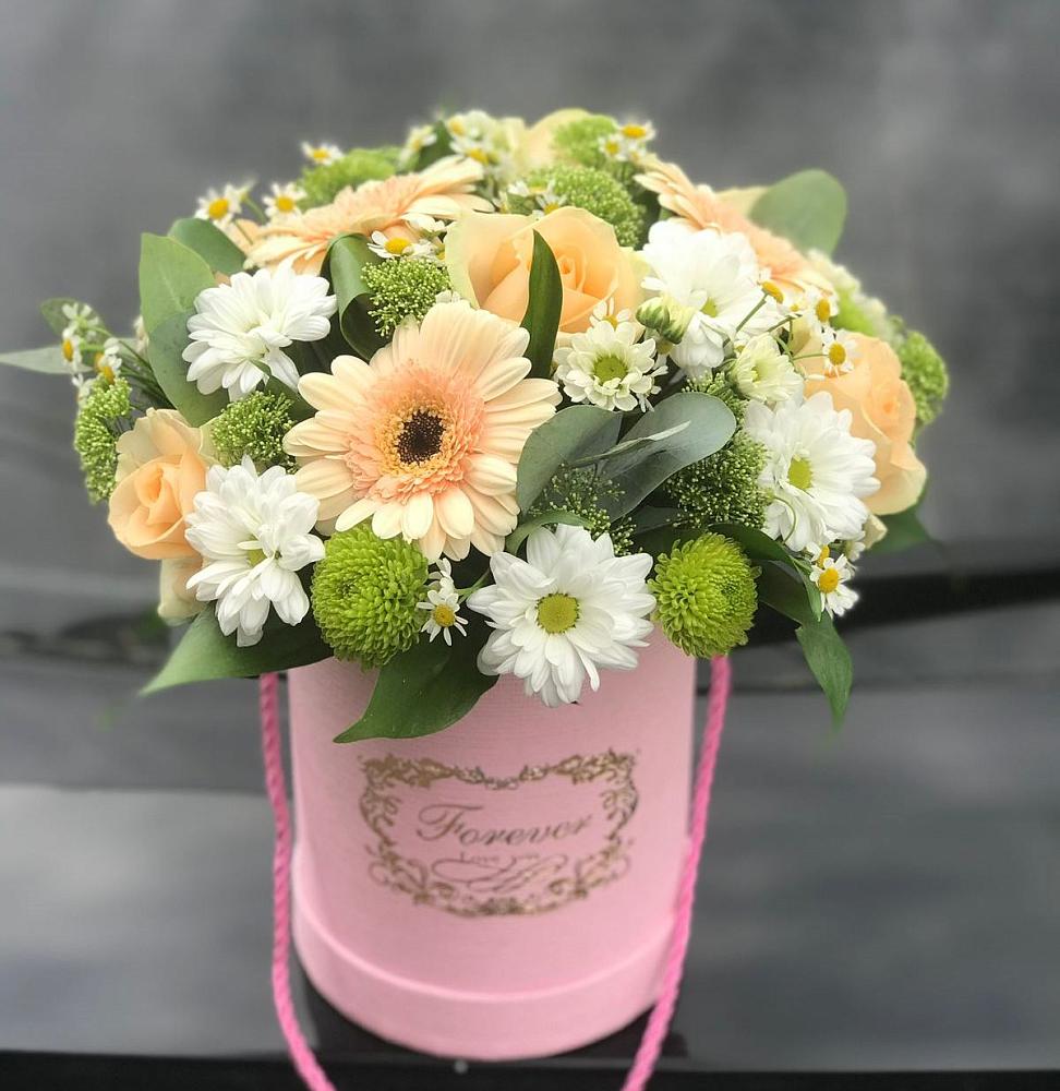 Цветочная композиция из Розы, Герберы и Хризантемы в шляпной коробке в Емельяново