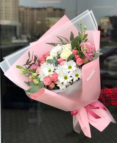 Букет цветов из: Розы, Лизиантусы и Хризантемы в Емельяново