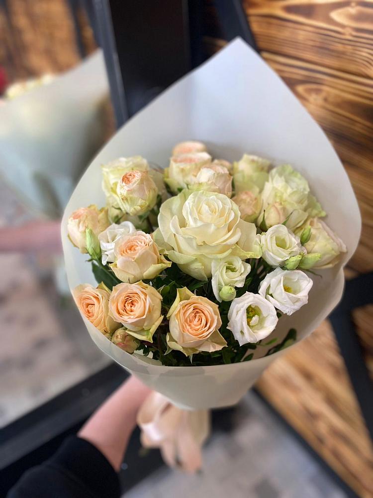 Букет цветов из: Розы и Лизиантусы в Емельяново