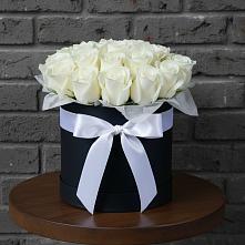 Цветочная композиция из Розы в шляпной коробке в Емельяново